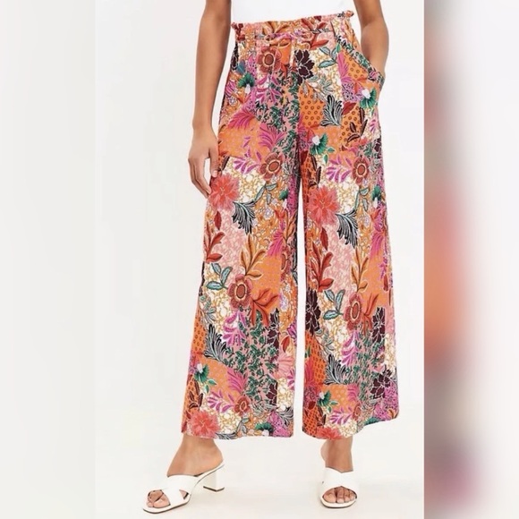 LOFT Pants - NWT Loft Wide Leg Crop Floral Pants 🍊